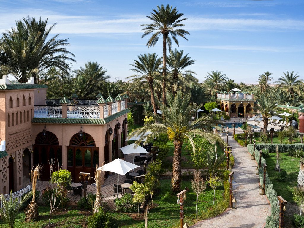 OZ Palace garden and palm grove